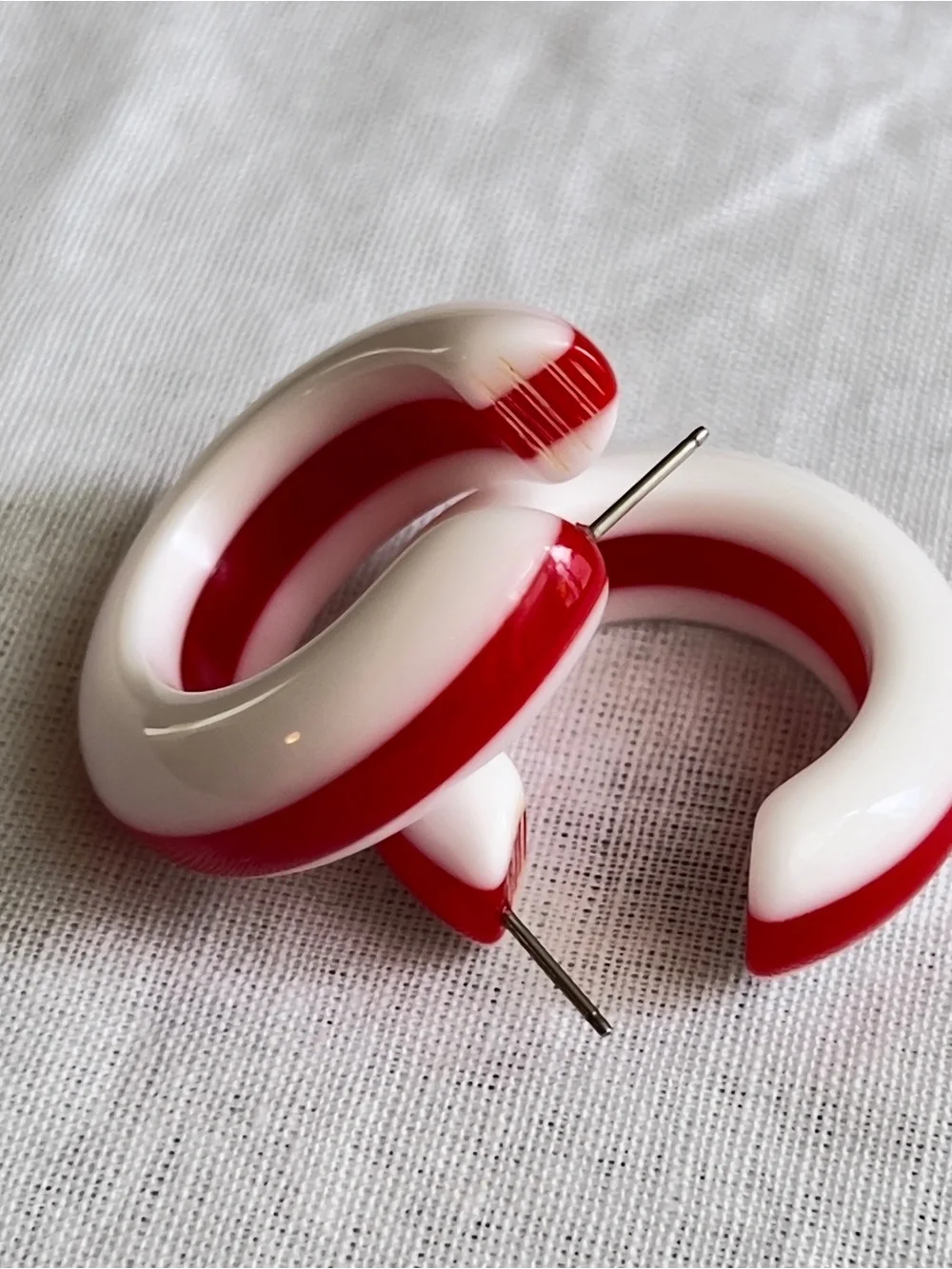 VTG 1980s Red & White Candy Stripe Lucite Hoop Earrings Chunky Retro Mod Post